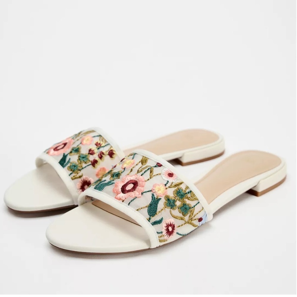 NEW ZARA EMBROIDERED FLOWER SUMMER/VACATION SANDAL 7.5
🚨 FINAL PRICE NO DISCOUNT